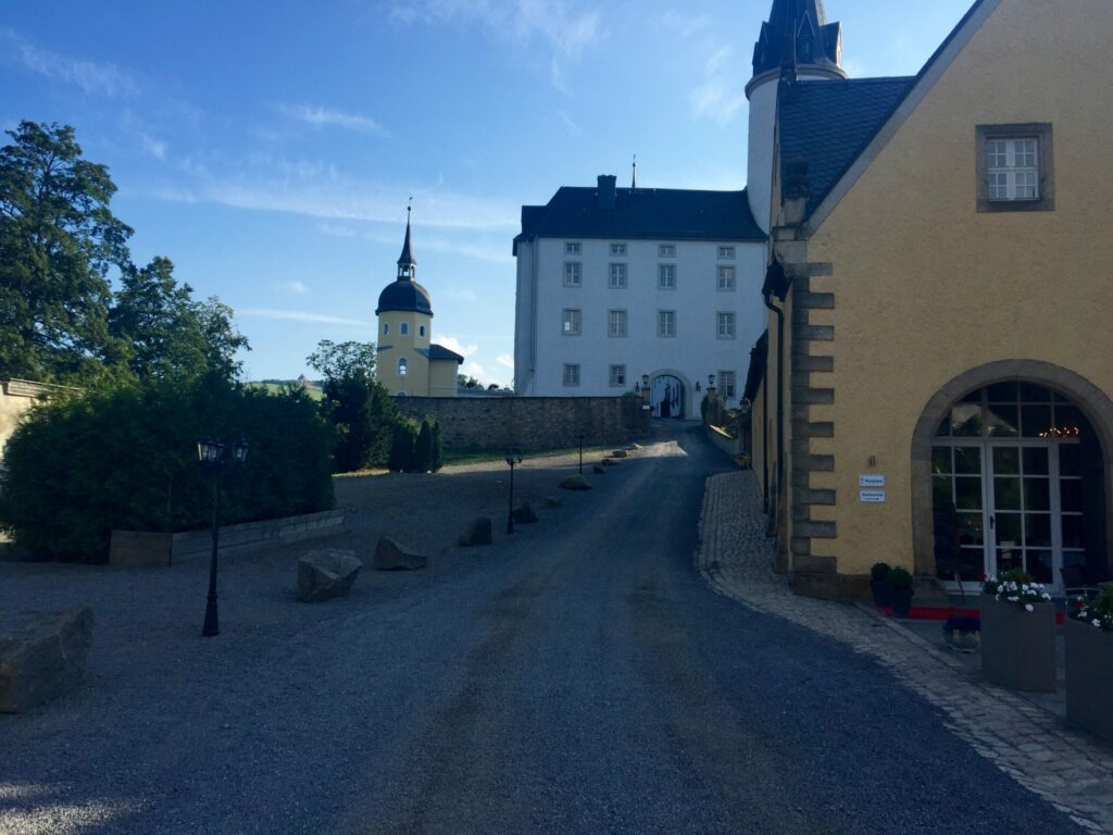 Schlosshotel Purschenstein Auffahrt