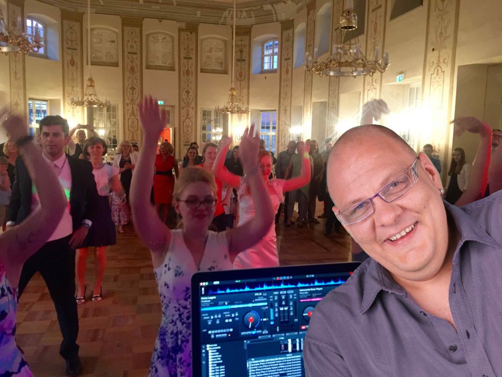 AllroundDJ Carsten Riedel spielt auf Hochzeiten, Geburtstagen, Betriebsfeiern, DJ Zwickau Carsten Riedel