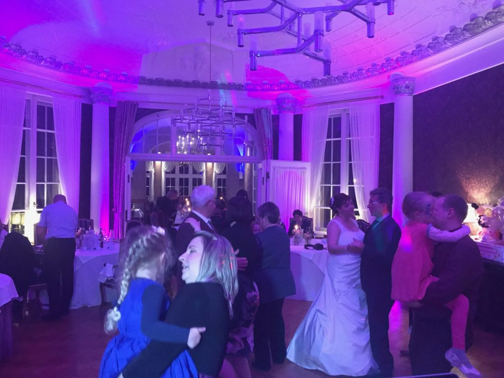 Hochzeits DJ in Hartenstein und Zwickau Carsten Riedel Hochzeitsparty im Gästehaus Wolfsbrunn