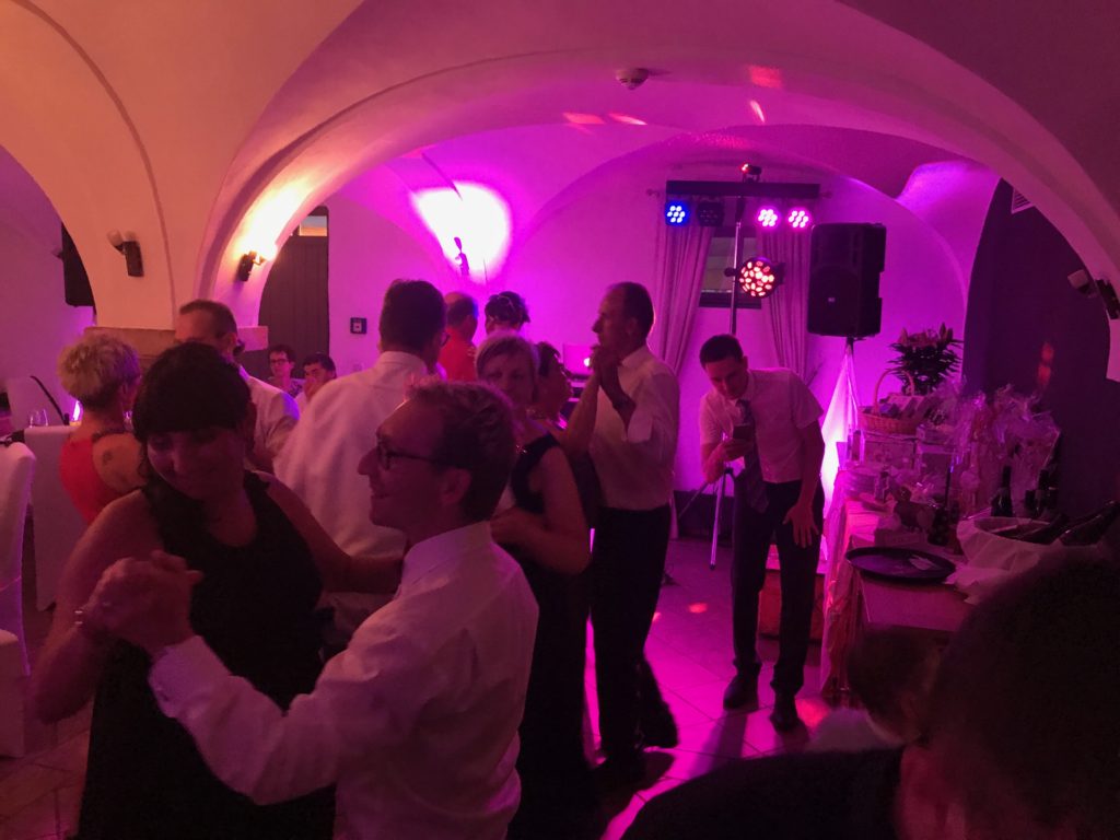 Hochzeits DJ Bauern- und Denkmalhof Schlagwitz - gute Stimmung, Party pur. Eine Nacht mit Hochzeits DJ Carsten Riedel, die zum Erlebnis wird. mobile Diskothek