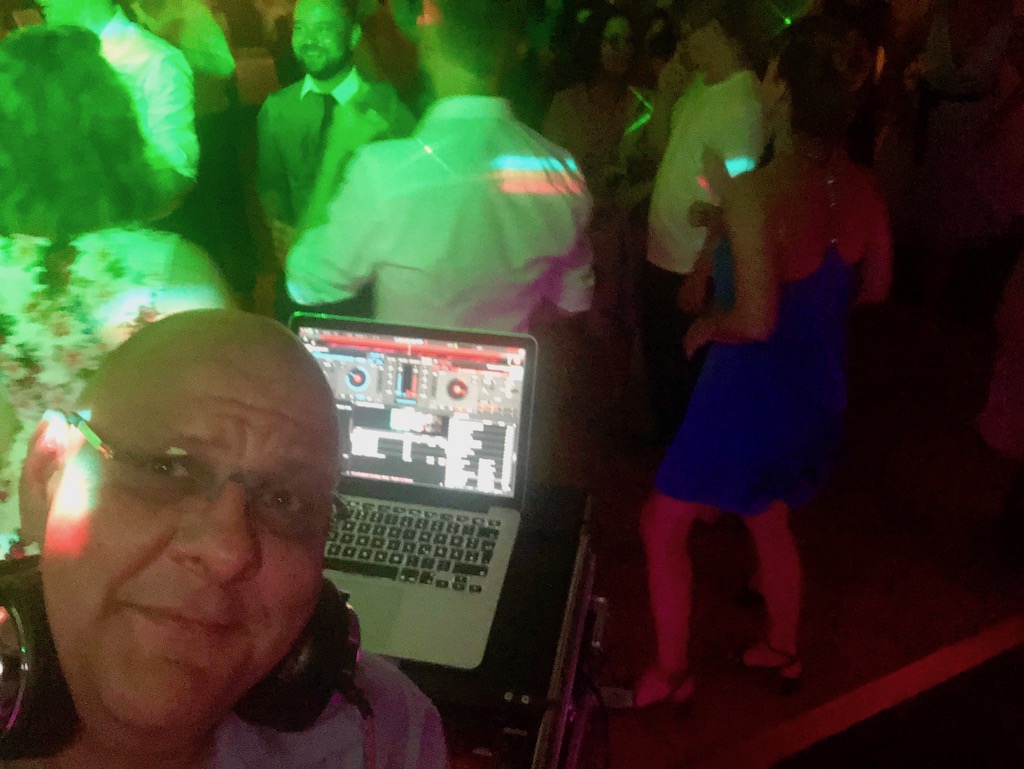 Party läuft und Hochzeits-DJ im Hotel Schwanefeld freut sich :-)